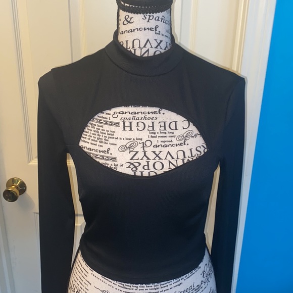 Fashion Nova crop top - Picture 2 of 6